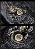 Portefeuilles pour Unisexe en cuir de crocodile avec fermeture à glissière décorative.